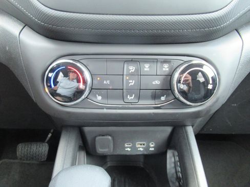 Used 2023 Chevrolet TrailBlazer LT AWD/4WD image 26