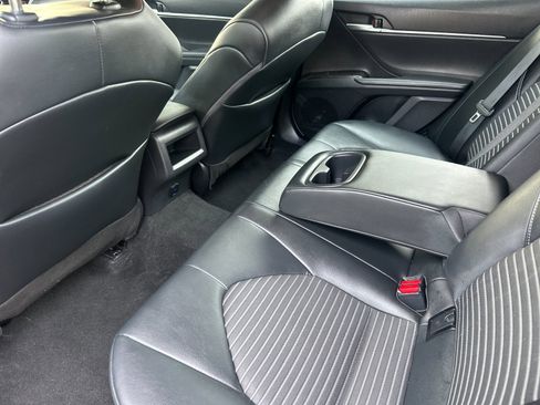 Used 2024 Toyota Camry SE image 11