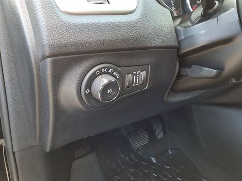 Used 2019 Jeep Compass Latitude w/ Popular Equipment Group image 17