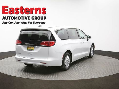 Used 2023 Chrysler Voyager LX image 40