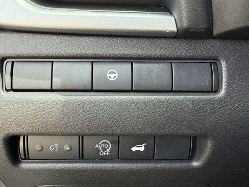 Used 2025 Nissan Rogue SV FWD image 21