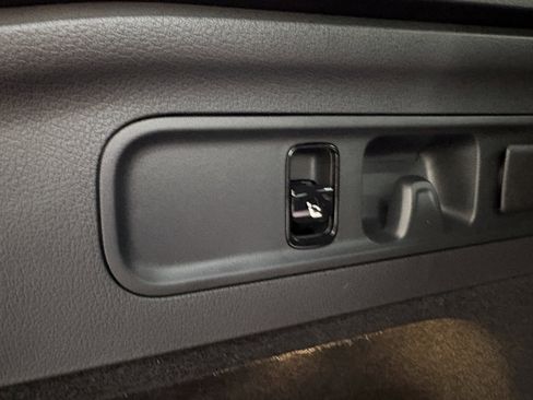 Used 2026 Mercedes-Benz GLC 300 4MATIC image 11