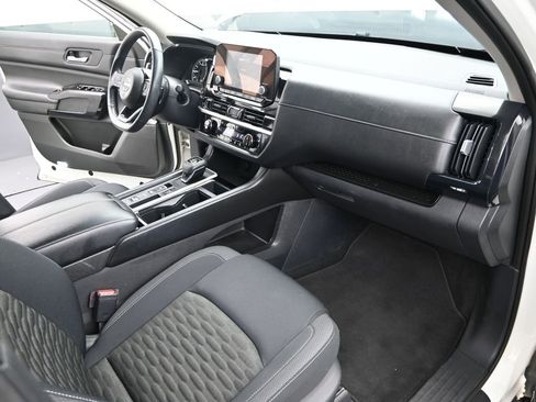 Used 2022 Nissan Pathfinder SV image 24