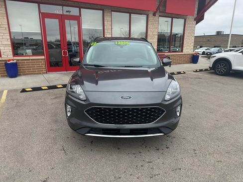 Used 2020 Ford Escape SEL image 2