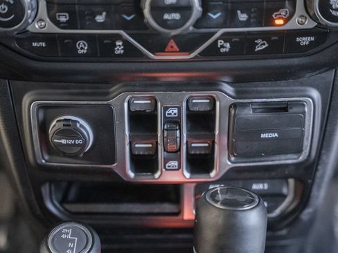 Used 2021 Jeep Wrangler Unlimited Sahara w/ Dual Top Group AWD/4WD image 24