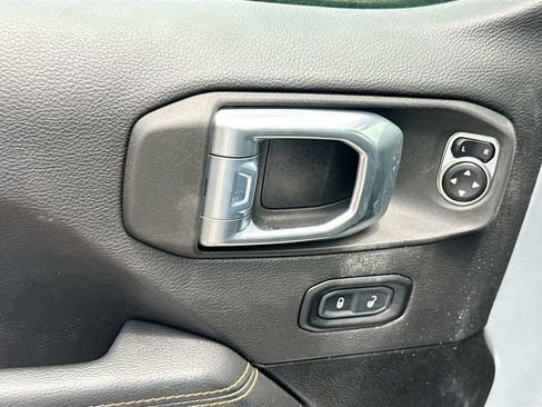 Used 2023 Jeep Wrangler Unlimited Sahara AWD/4WD image 19