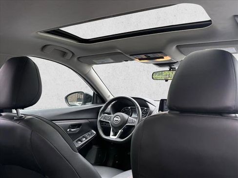 Used 2024 Nissan Sentra SR w/ SR Premium Package image 19