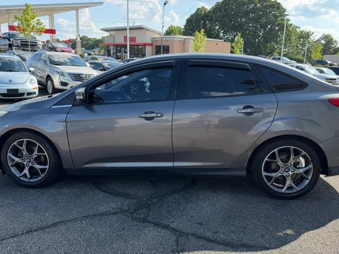 Used 2014 Ford Focus SE w/ Equipment Group 201A FWD image 2