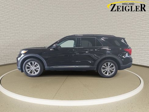 Used 2022 Ford Explorer XLT w/ Equipment Group 202A AWD/4WD image 8
