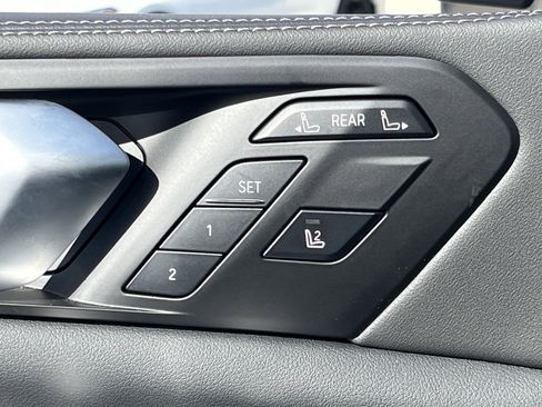 Used 2025 BMW X7 xDrive40i w/ Parking Assistance Package image 15