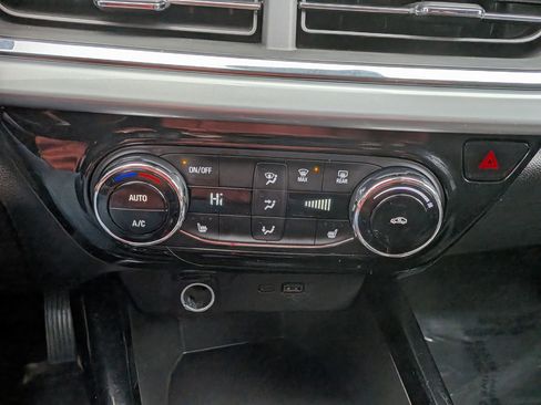 Certified 2025 Chevrolet Trax LT w/ LT Convenience Package image 29