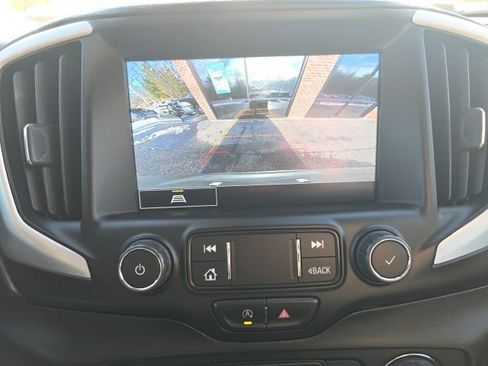 Used 2023 GMC Terrain SLT image 19