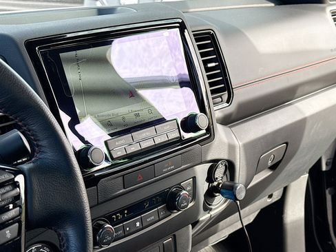 Used 2022 Nissan Frontier PRO-4X w/ Technology Package image 9