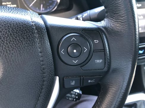 Used 2018 Toyota Corolla SE w/ Carpet Mat Package (TMS) FWD image 17