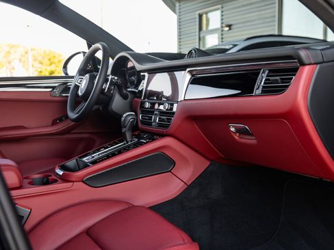 New 2026 Porsche Macan image 46