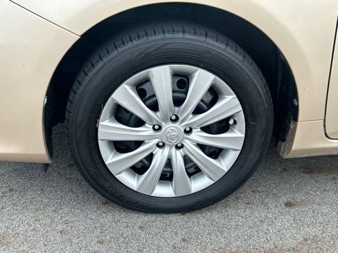 Used 2013 Toyota Corolla LE FWD image 44