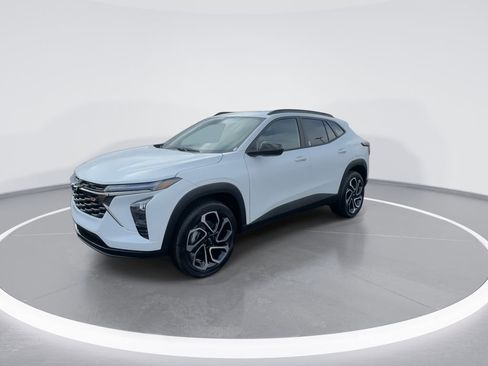 New 2026 Chevrolet Trax RS w/ Sunroof Package FWD image 4