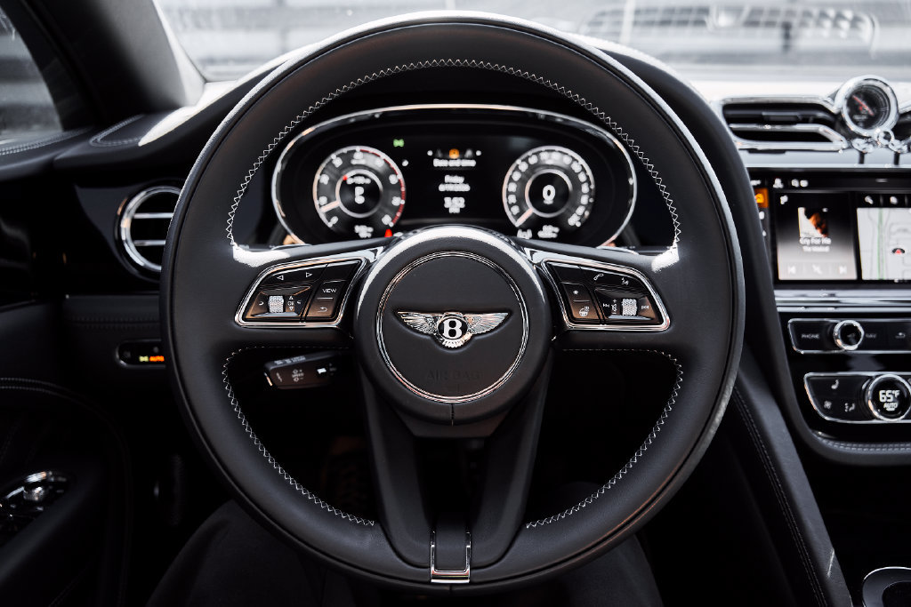 Used 2025 Bentley Bentayga AWD/4WD image 56