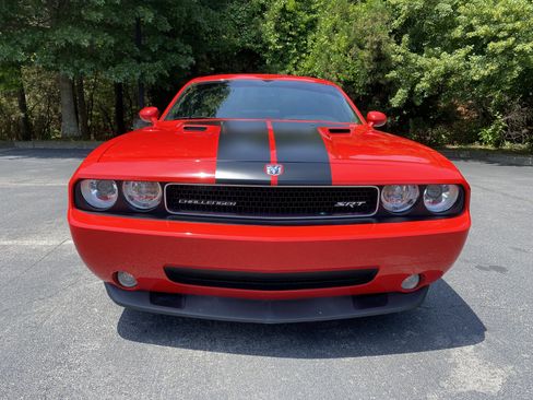 Used 2009 Dodge Challenger SRT8 w/ SRT Option Group II RWD image 3