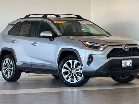 Used 2023 Toyota RAV4 XLE Premium AWD/4WD image 2