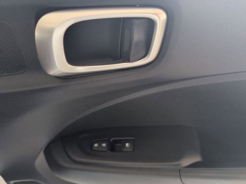 Used 2025 Hyundai Venue SEL FWD image 32