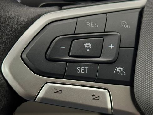 Used 2025 Volkswagen Atlas SEL AWD/4WD image 21