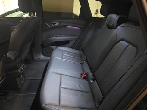 Used 2023 Audi Q4 e-tron Premium Plus w/ Premium Plus RWD image 6