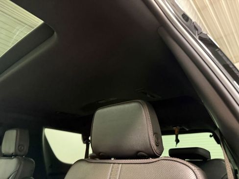 Used 2025 Chevrolet Tahoe High Country AWD/4WD image 9