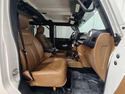 Used 2013 Jeep Wrangler Unlimited Sahara w/ Dual Top Group image 18