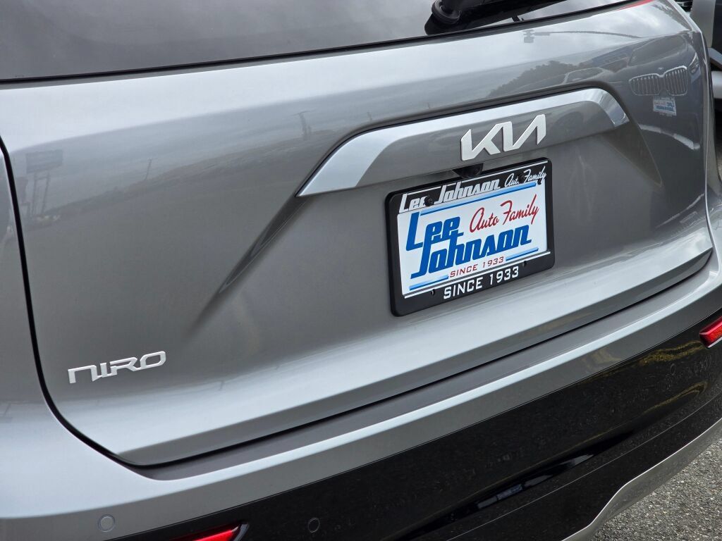 Certified 2024 Kia Niro Wind w/ Wind Preserve Package FWD image 25