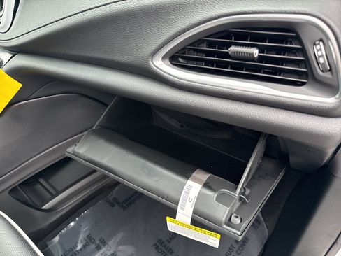 New 2026 Chrysler Pacifica Limited image 38