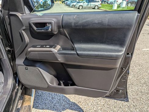 Used 2022 Toyota Tacoma Limited image 45