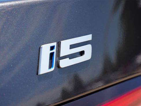 Used 2024 BMW i5 eDrive40i image 20