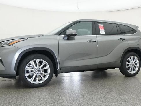 New 2026 Toyota Highlander Limited AWD/4WD image 18