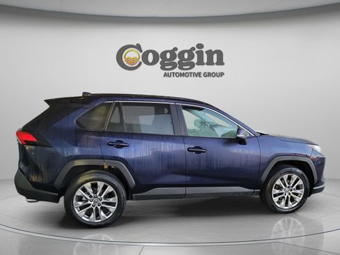 Used 2023 Toyota RAV4 XLE Premium image 3