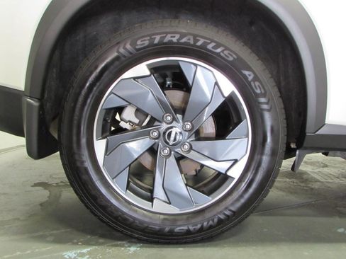 Used 2024 Nissan Rogue SV w/ SV Premium Package FWD image 9