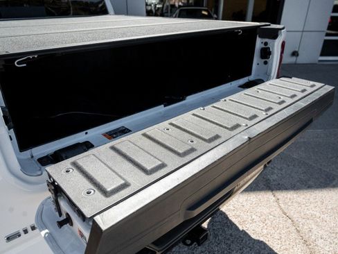 Used 2023 Chevrolet Silverado 1500 ZR2 image 8