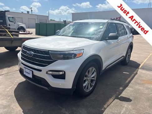 Used 2020 Ford Explorer XLT w/ Equipment Group 202A RWD image 3