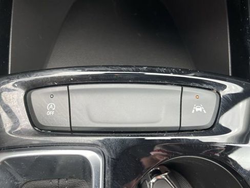 Used 2025 Chevrolet Trax LT w/ LT Convenience Package FWD image 18