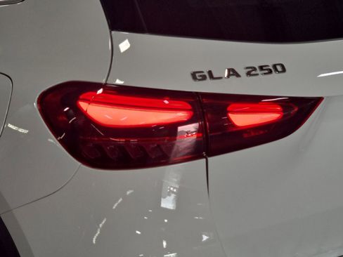 Certified 2025 Mercedes-Benz GLA 250 image 32