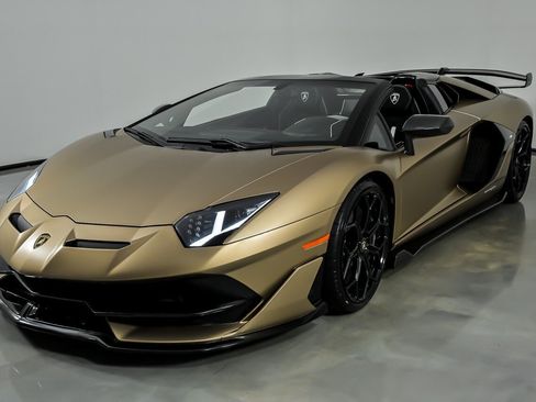 Used 2021 Lamborghini Aventador SVJ AWD/4WD image 7