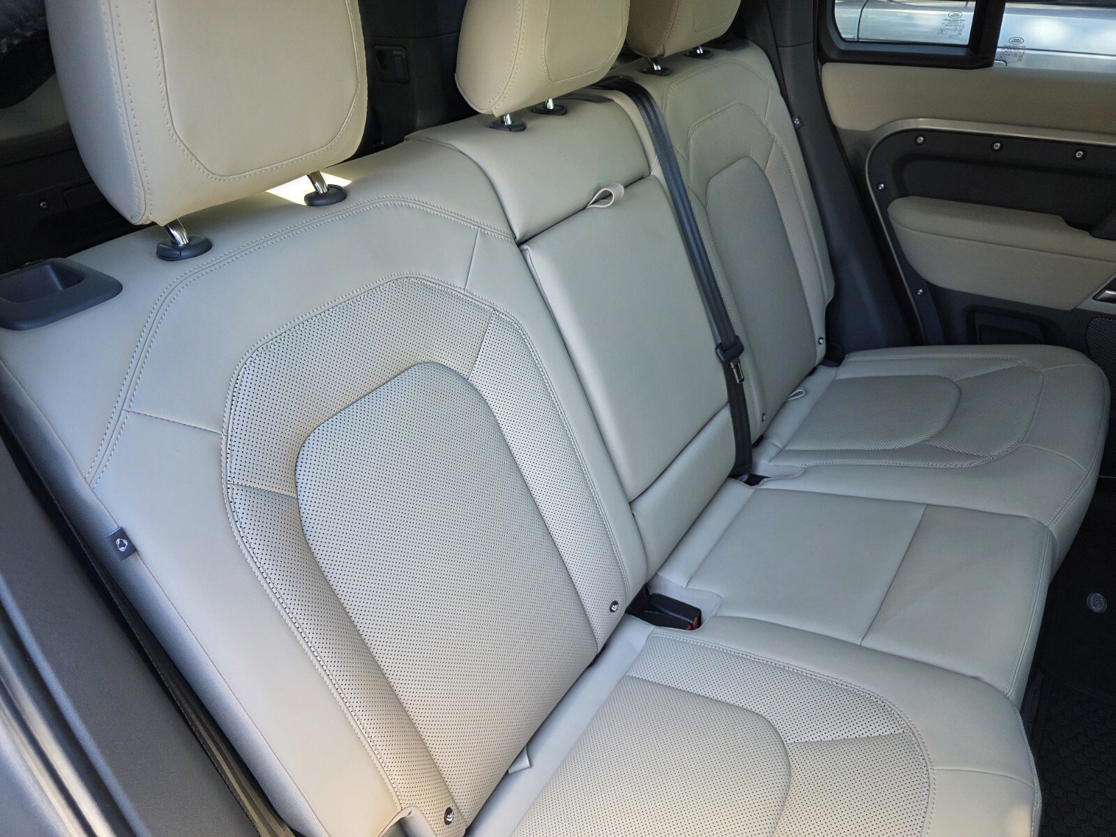 Certified 2024 Land Rover Defender 110 S AWD/4WD image 25