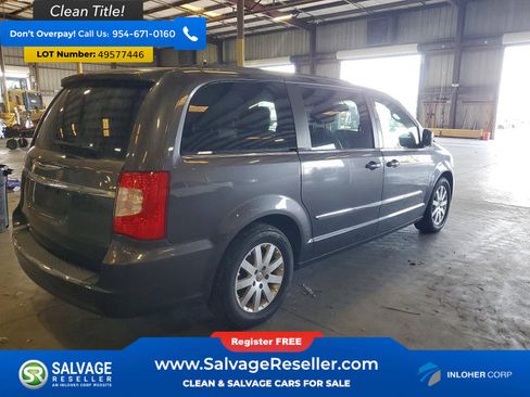 Used 2015 Chrysler Town & Country Touring FWD image 4