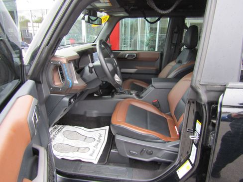 Used 2023 Ford Bronco Outer Banks w/ Sasquatch Package AWD/4WD image 9