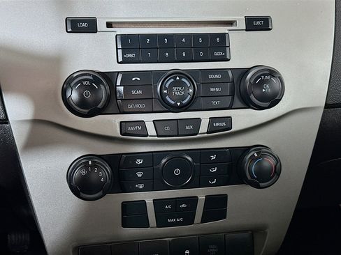 Used 2010 Ford Focus SE FWD image 14