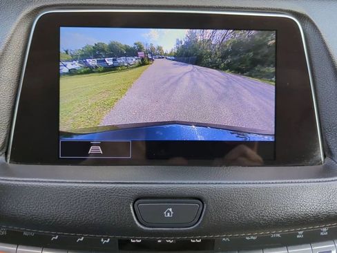 Used 2023 Cadillac XT4 Luxury w/ Cold Weather Package AWD/4WD image 17