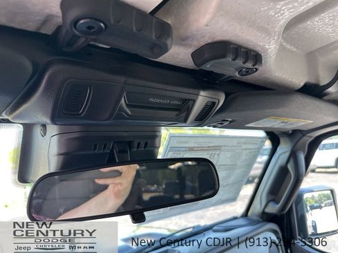 New 2025 Jeep Gladiator Sport image 31