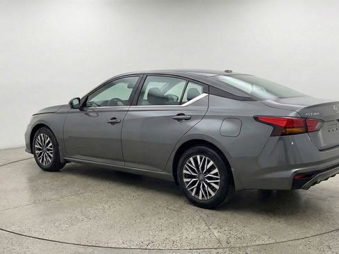 Used 2025 Nissan Altima 2.5 SV FWD image 6