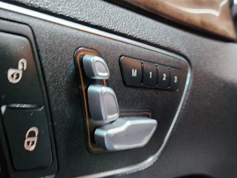 Used 2013 Mercedes-Benz E 350 E 350 4MATIC Wagon 4D image 9