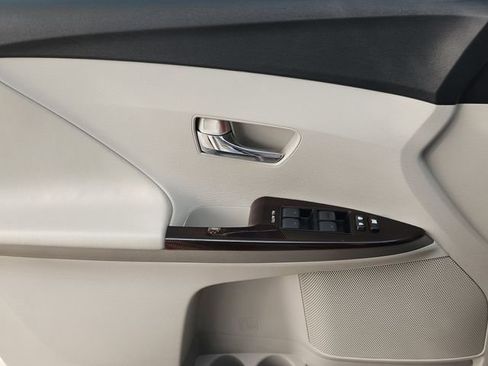 Used 2012 Toyota Venza LE w/ LE Convenience Pkg FWD image 17